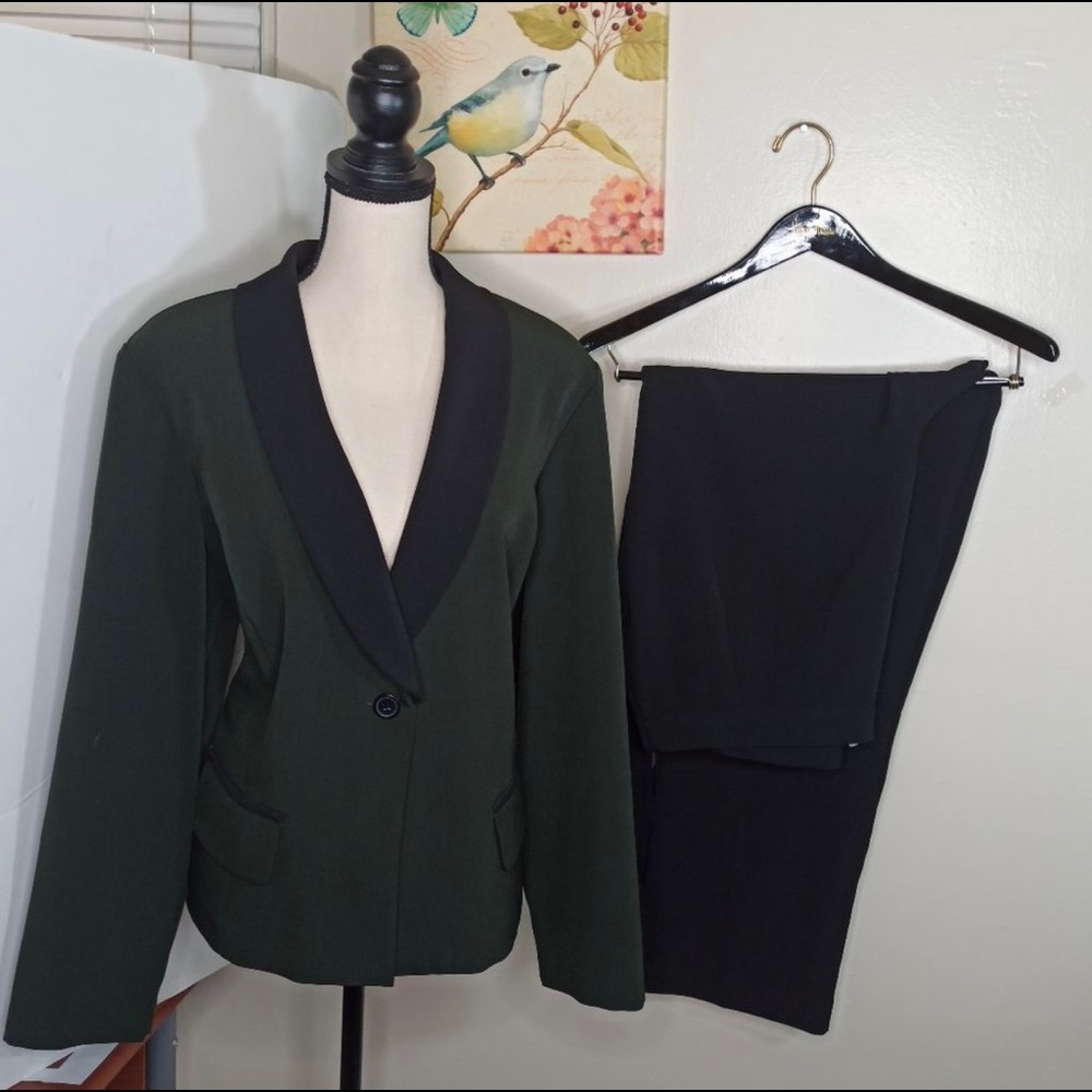 Danny & Nicole Green Black 2 Piece Pant Suit